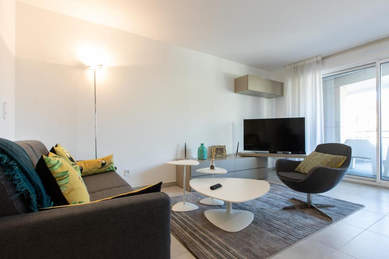Renovated 2-Br Apartment With Terrace And Pool カンヌ エクステリア 写真