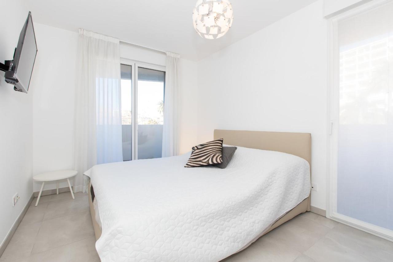 Renovated 2-Br Apartment With Terrace And Pool カンヌ エクステリア 写真