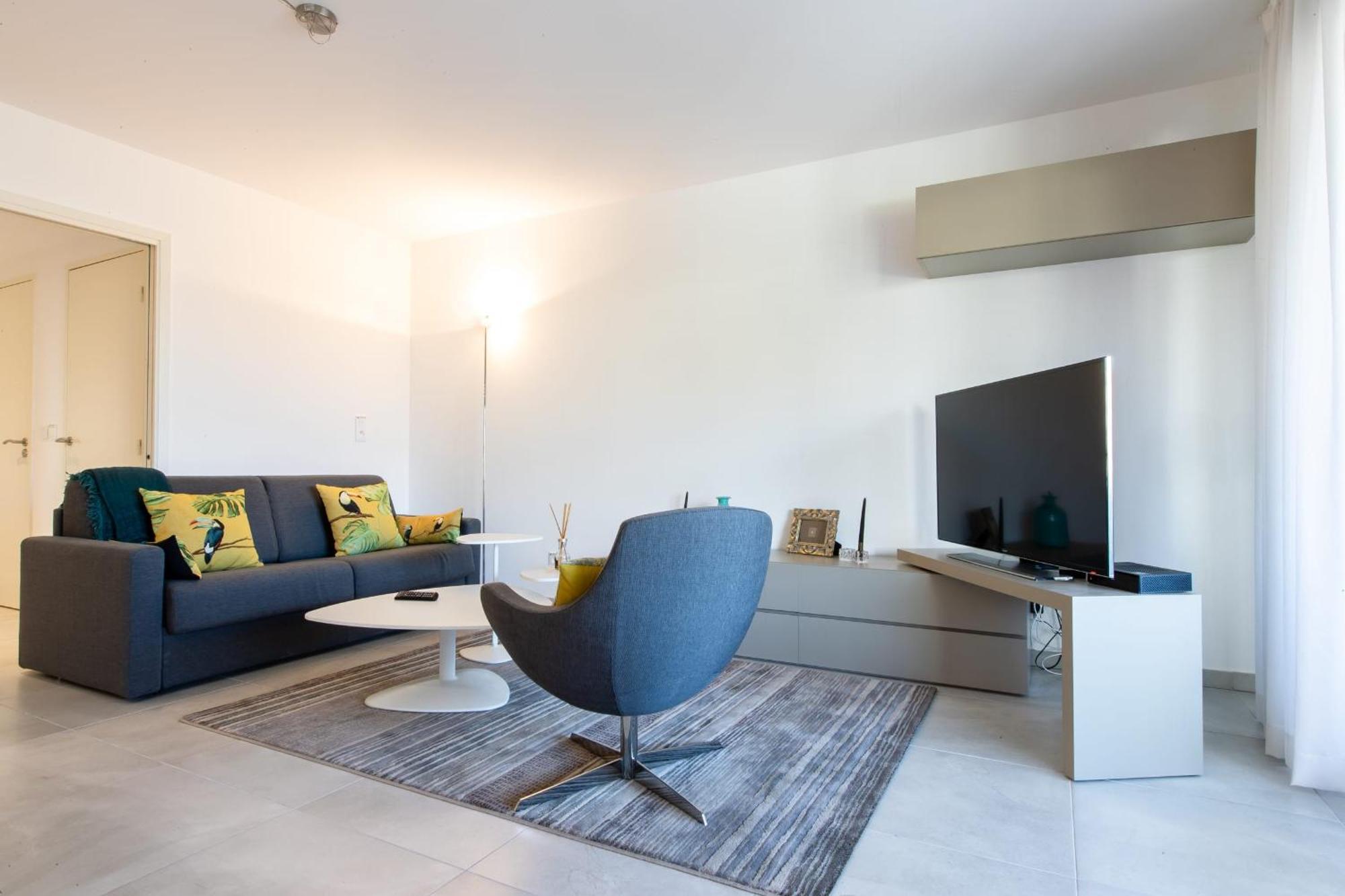Renovated 2-Br Apartment With Terrace And Pool カンヌ エクステリア 写真